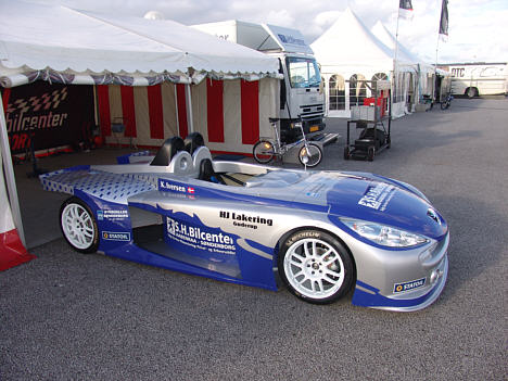 Kent Iversen's nydekorerede Peugeot 207 Spider Cup racer.
(Foto: Motorsporten.dk)